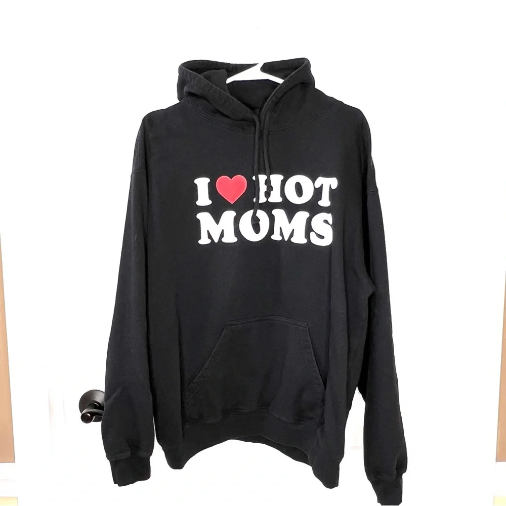 ⭐️ I Love ❤️ Hot Moms Graphic Black Sweatshirt Pullover Hoodie Size LARGE